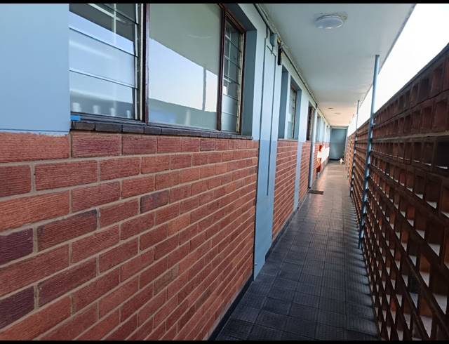 2.5 BEDROOM FLAT TO LET IN ESSENWOOD
